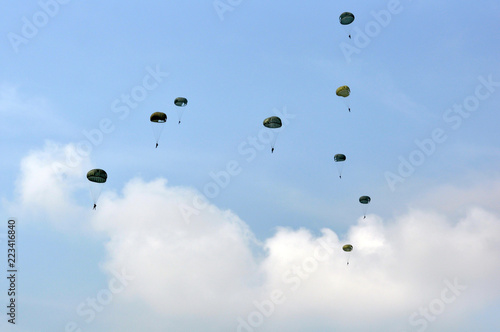 training Military parachuting