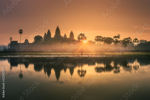 Canvas Print Sunrise view of ancient temple complex Angkor Wat Siem Reap, Cambodia