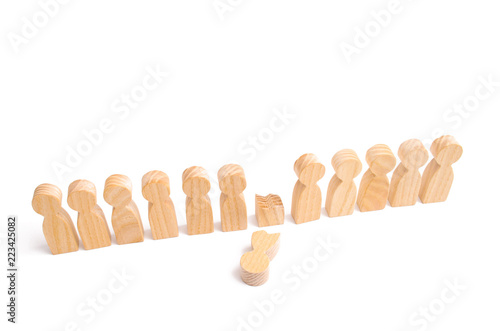 Did not give up to expectations and did not fulfill the task. Weak player, worker for dismissal. A row of wooden people and a broken figure of a person among them. The concept of a weak link.