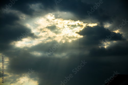 dramatic sky with clouds, céu dramático com núvens