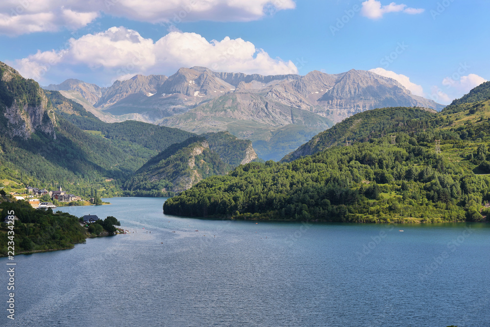 Lanuza Reservoir in Valle de Tena, Spain - obrazy, fototapety, plakaty 