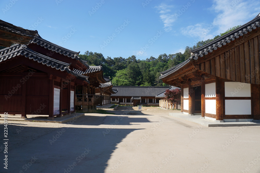 Baekdamsa Buddhist Temple