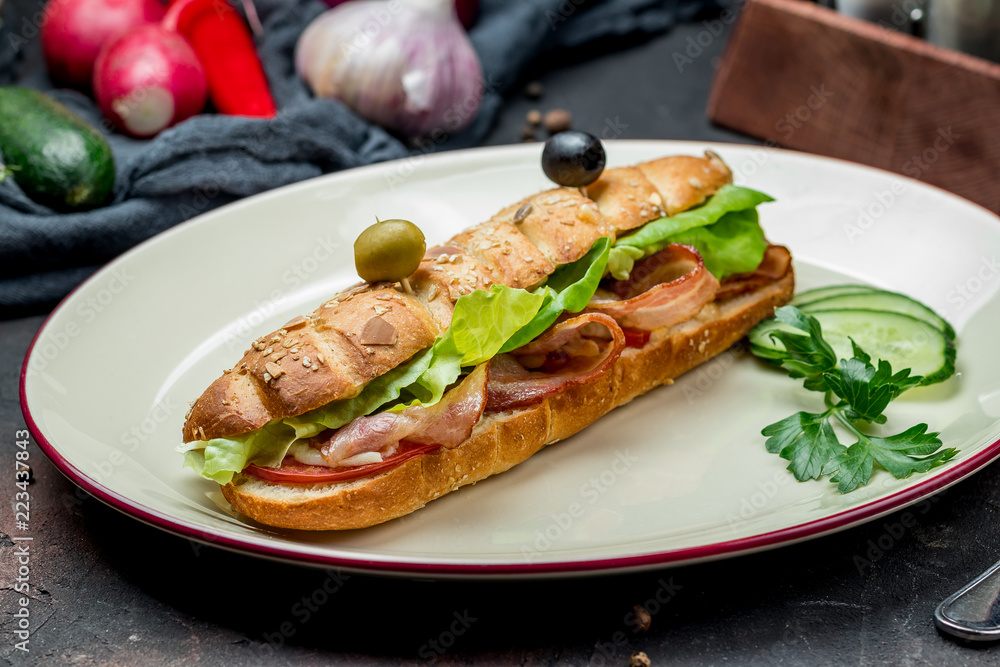 sandwich baguette with bacon