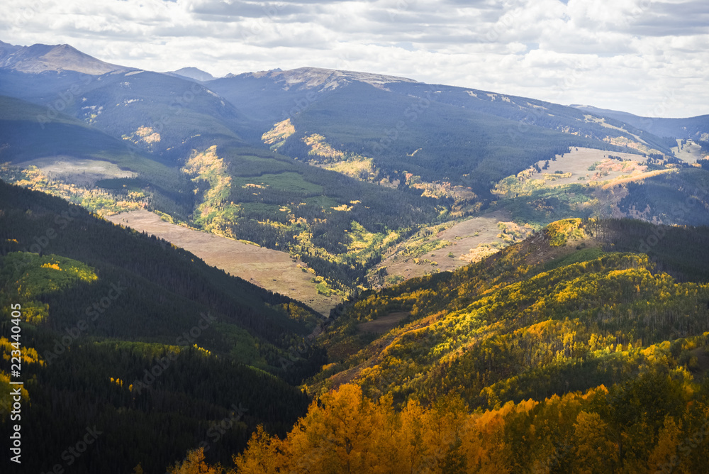 Landscape view of the Rocky Mountains during autmn as the leaves change colors. Landscape view of the Rocky Mountains during autmn as the leaves change colors.