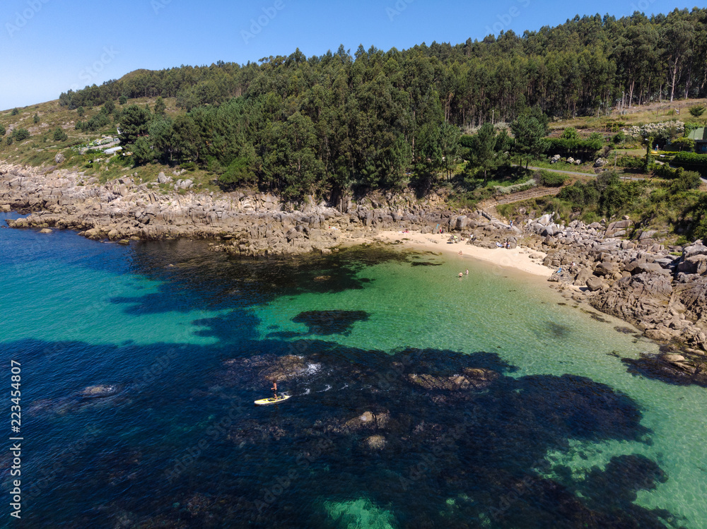 Obraz premium Aerial view of a beach with crystal clear water. Top view of beauty nature landscape with a tropical beach, top view