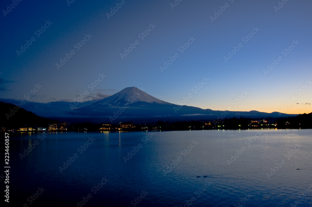 河口湖と富士山