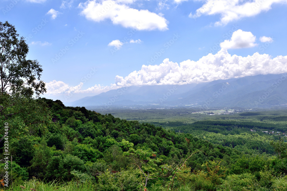 広大な甲府盆地と夏の八ヶ岳