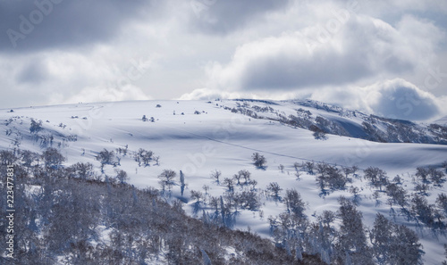 新雪に覆われた真冬の北海道・余市岳への稜線