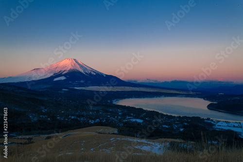 山中湖パノラマ台からの紅富士の富士山