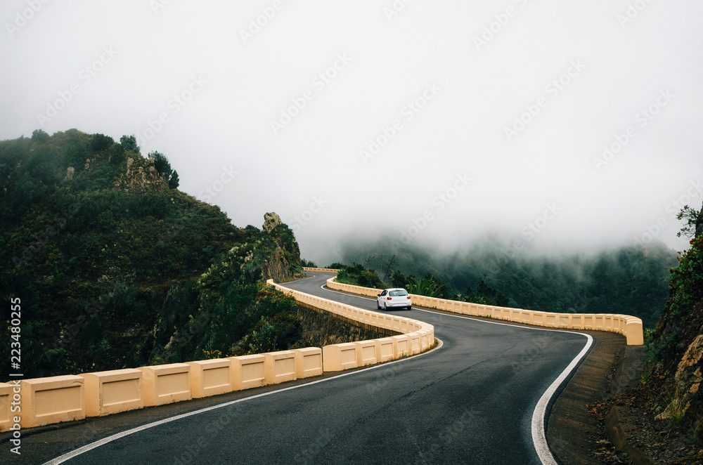 Φωτογραφία Car is on winding road im mist on north of Tenerife