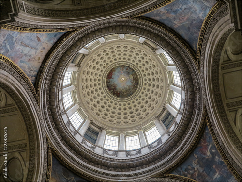 intérieur du Panthéon, monument de Paris à la gloire de personnages célèbres de la France