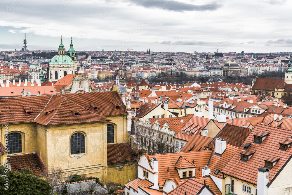 Obraz premium Gloomy winter morning on the old Prague
