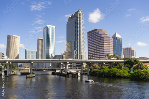 Obraz na płótnie Downtwon City Skyline and Waterways of Tampa Florida w salonie