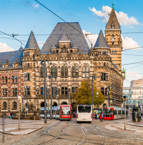 Öffentlicher Personennahverkehr vor dem Landgericht in Bremen