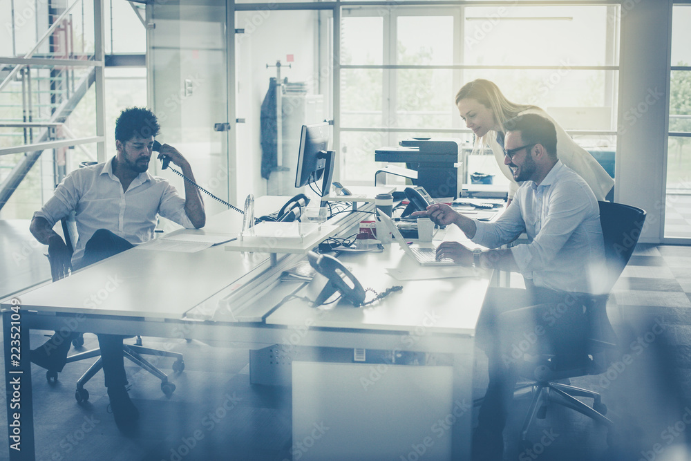 Obraz premium Business people together in office.