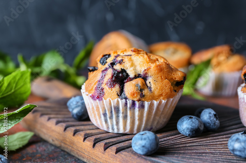 Valokuvatapetti Tasty blueberry muffin on wooden board