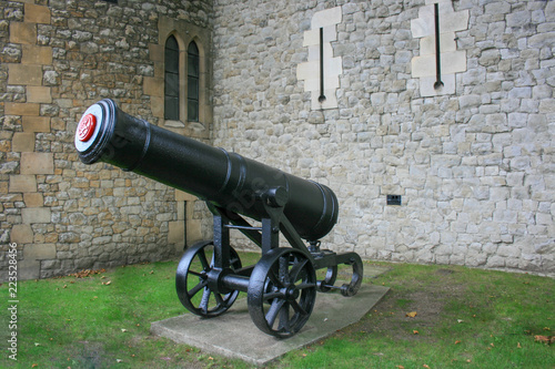 Black wheels Cannon