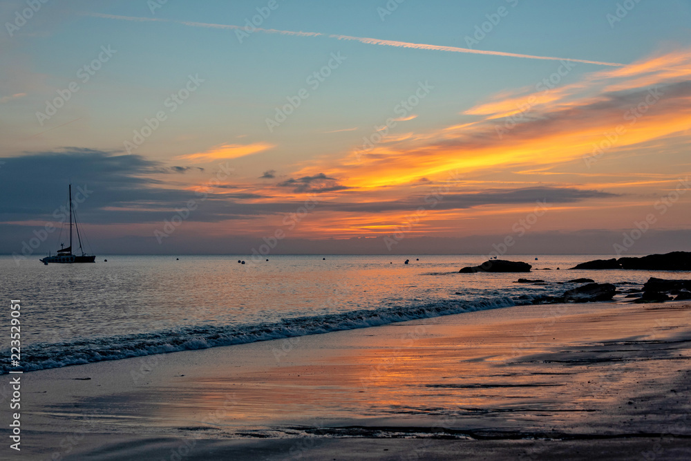 Naklejka premium Miroitement crépusculaire