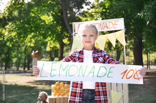 Little girl holding price b...