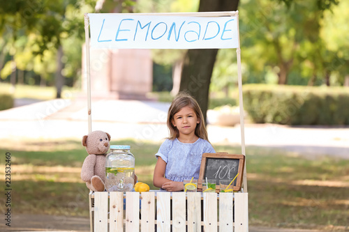 Little girl at lemonade sta...