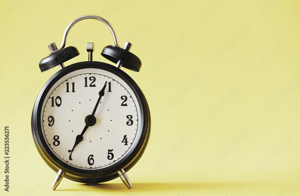 Naklejka premium Retro alarm clock
