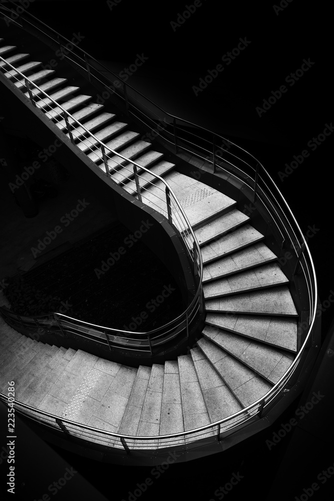Φωτογραφία escalier marche monter descendre virage tournant tourner ascension ville urbanis