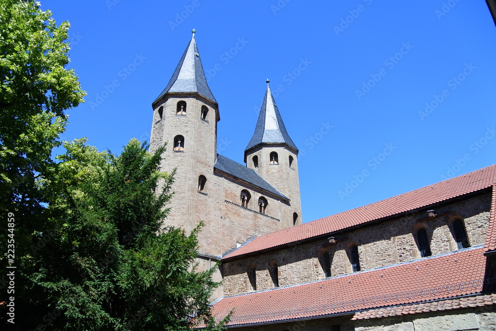 Die Kirchtürme und das Mittelschiff des Kloster Drübeck