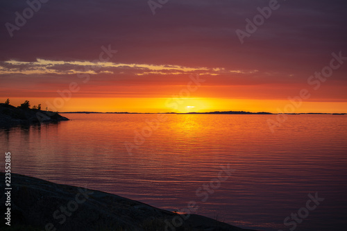 The setting sun on the Island of Aspö in Archipelago National Park (Skärgårdshavet nationalpark), Finland, 4 days after the summer solstice. © Evelyn