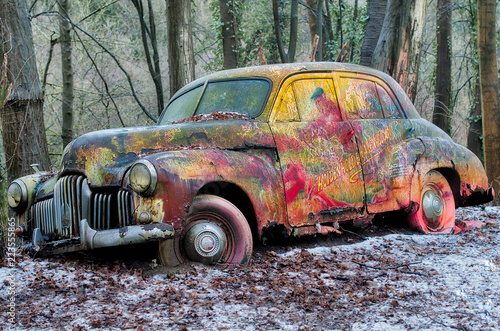 Fototapeta Naklejka Na Ścianę i Meble -  old rusty car