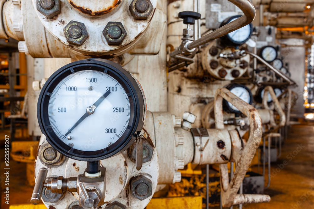 Pressure gauge or pressure indicator reading zero pressure square inch