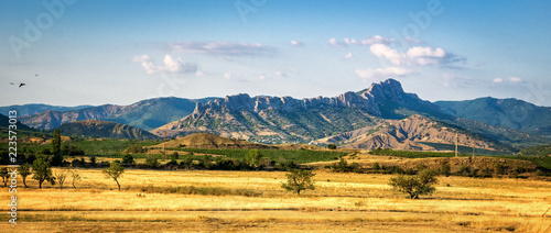 панорама степного пейзажа горами на горизонте, Крым