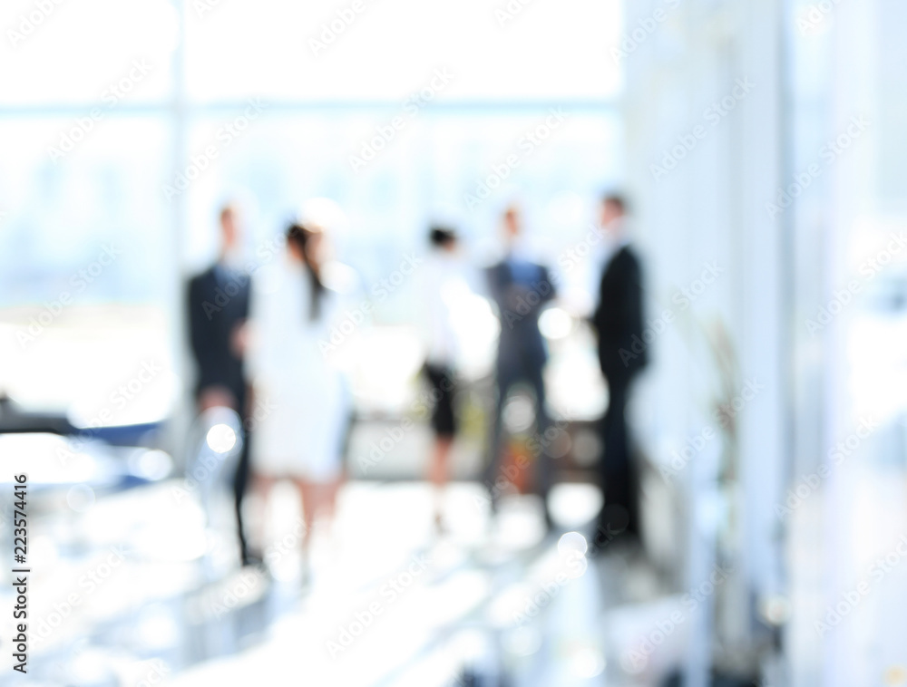 blurred image of business people standing in office.business background - obrazy, fototapety, plakaty 