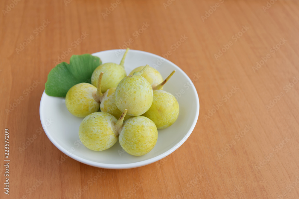 未熟なギンナン 未熟なギンナン