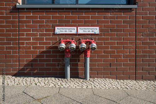 Wasserhydrant an Hauswand