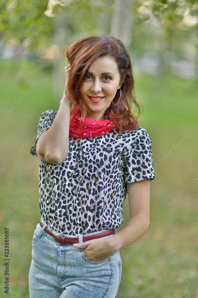 Fototapeta premium Street photo shoot.Photo Shoot Moscow.Izmailovo Park.Autumn photography with a young girl.