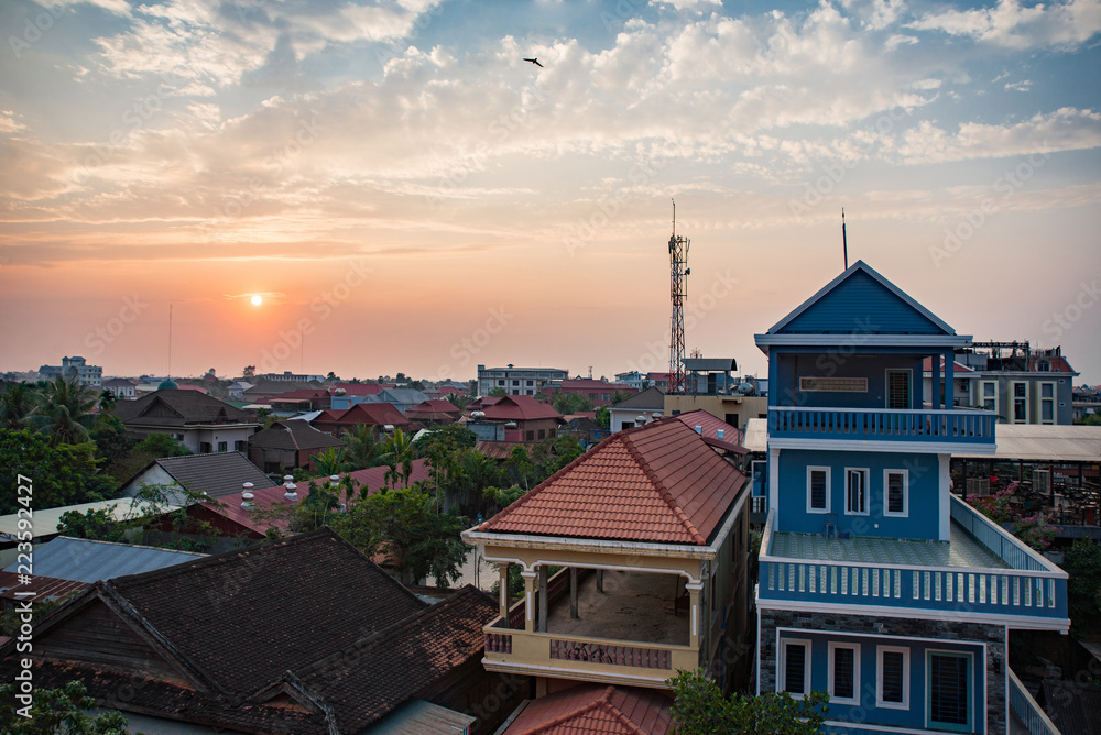 Naklejka premium Beautiful sunset aerial view in Siem Reap city centre, Cambodia