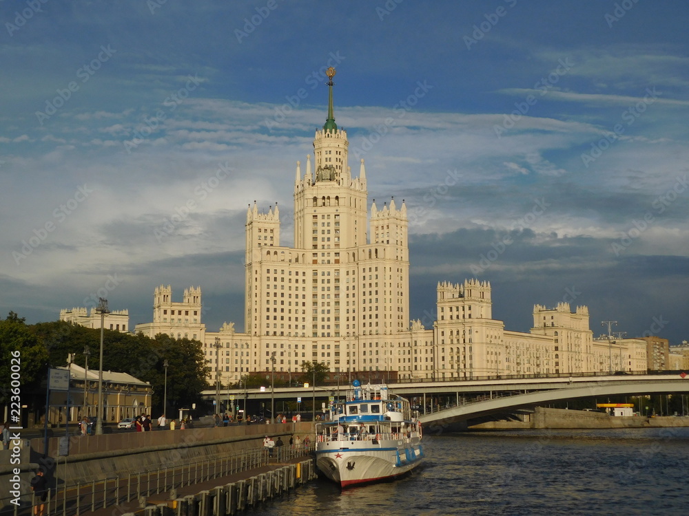 Fototapeta premium Moskow-river, water walk