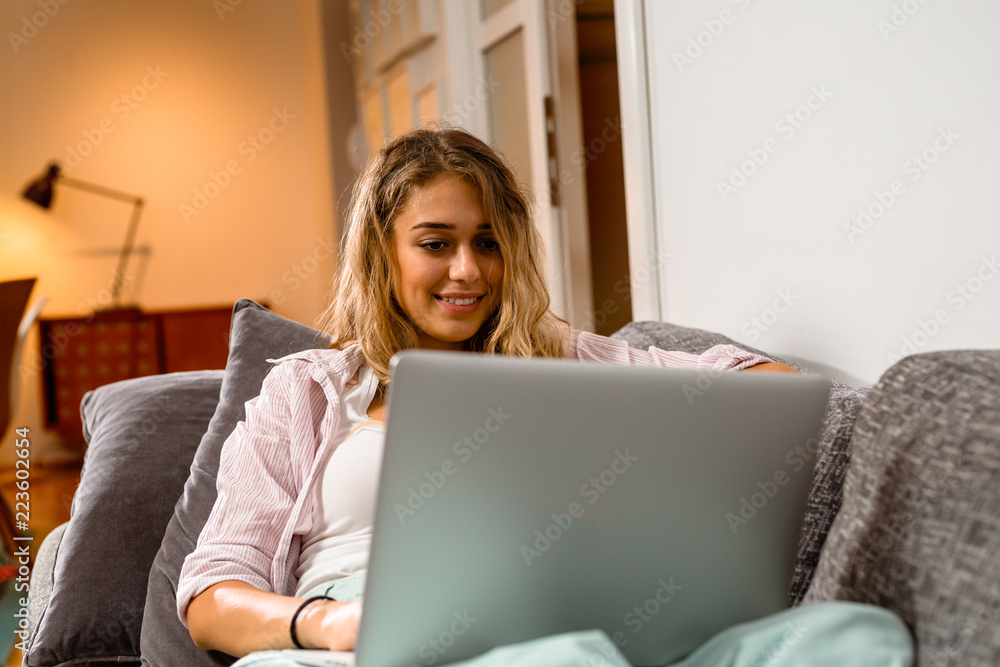 Naklejka premium Afternoon relaxing time in her home