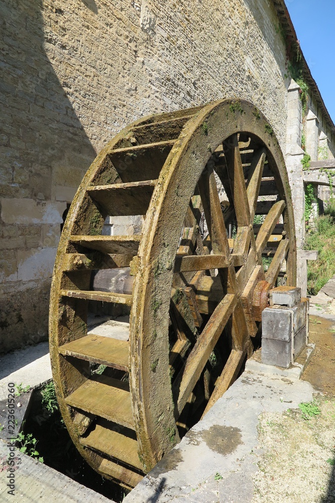 Wasserrad in der Abtei Fontenay, Burgund