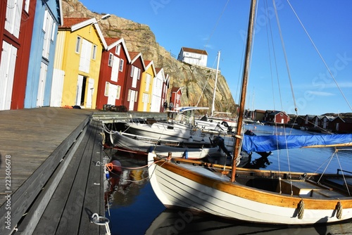 Cabanes de pêcheurs, jetée du port de Smögen, Suède