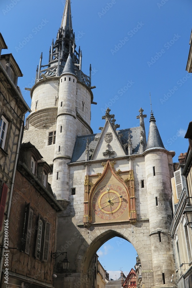 Fototapeta premium Astronomische Uhr am Uhrenturm zu Auxerre, Burgund