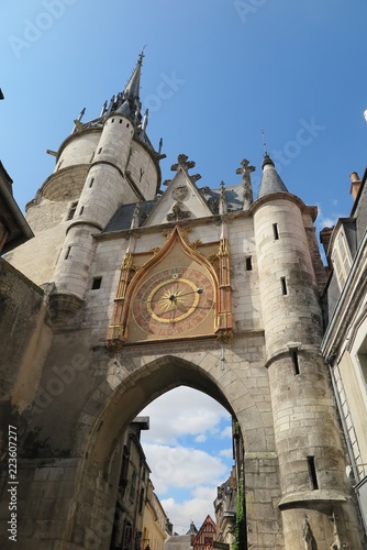 Astronomische Uhr am Uhrenturm zu Auxerre, Burgund photo