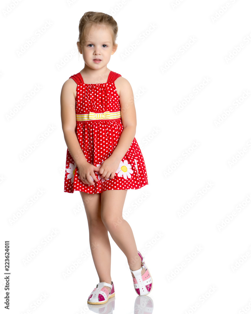The little girl is full-length. The little girl is full-length.
