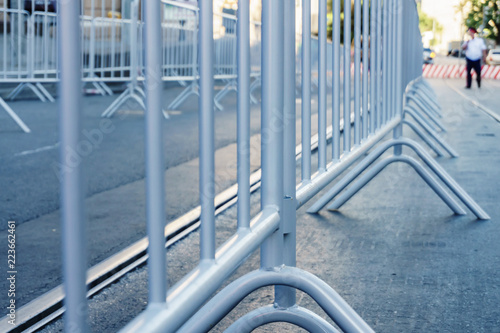 Portable metal grilles of light gray color for the obstruction of the territory and organization of the queue for the event