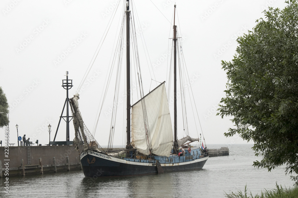ship enters the harbor of Medemblik