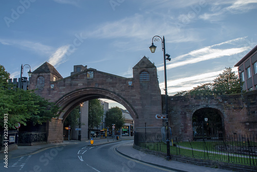 Obraz na plátně The arch bridge of Newgate in Chester, UK