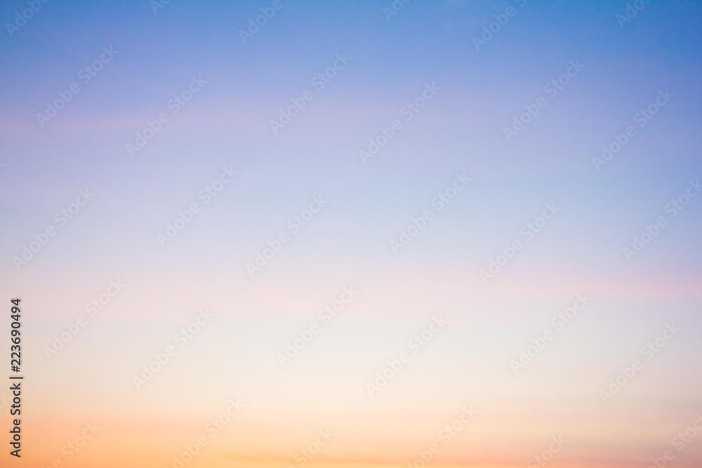Obraz premium Twilight sky with cloud at sunset Abstract background