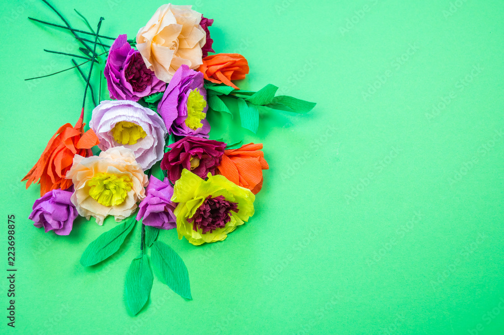 Fototapeta premium tools making crepe paper flowers green background