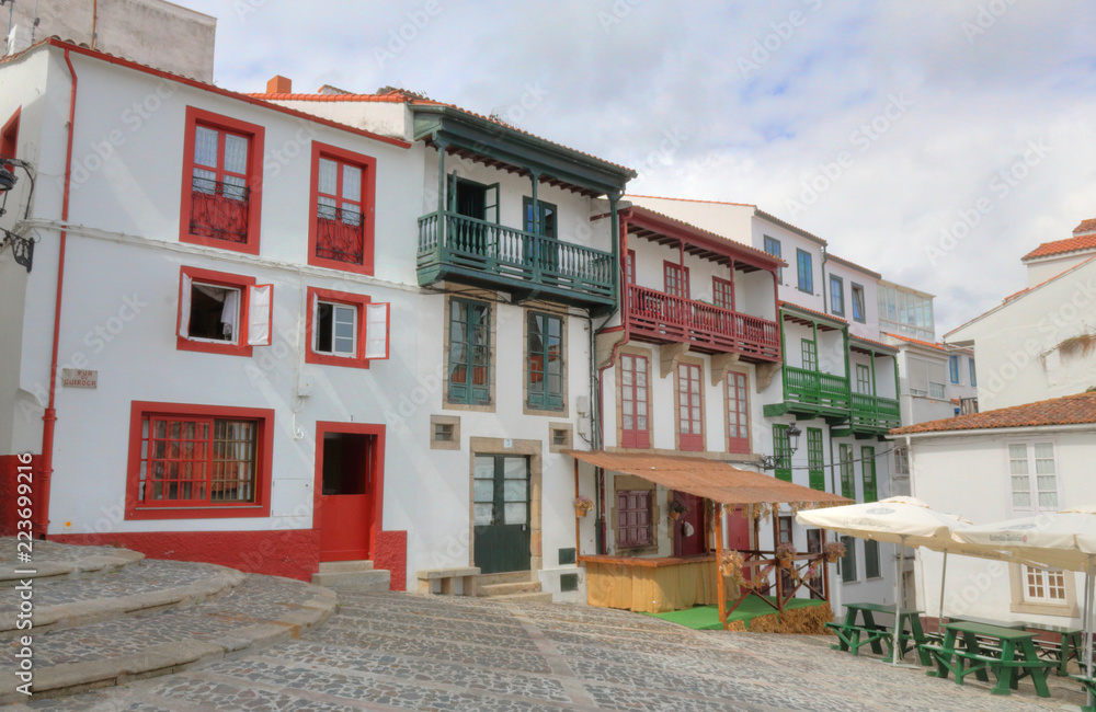 The Fernán Pérez de Andrade squale (plaza Fernán Pérez de Andrade), with red and green windows and balconies and white walls, in the Betanzos city in Galicia, Spain The Fernán Pérez de Andrade squale (plaza Fernán Pérez de Andrade), with red and green windows and balconies and white walls, in the Betanzos city in Galicia, Spain