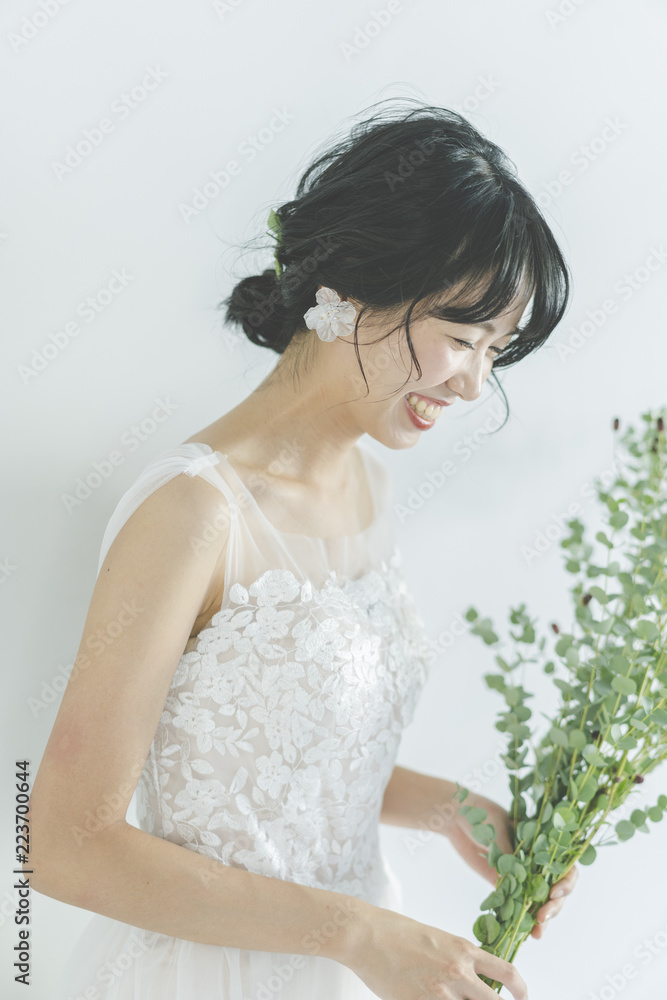 ウェディングドレスを着た花嫁